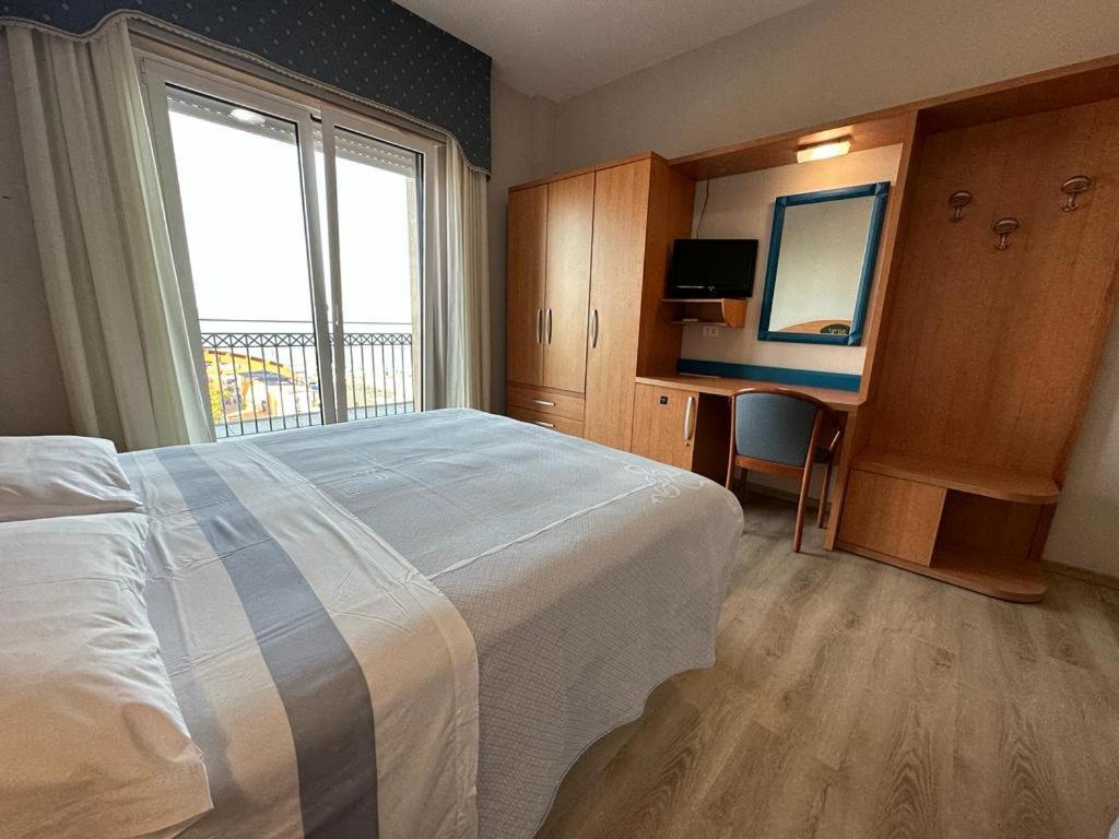 Hotel Costa Verde ピネート エクステリア 写真