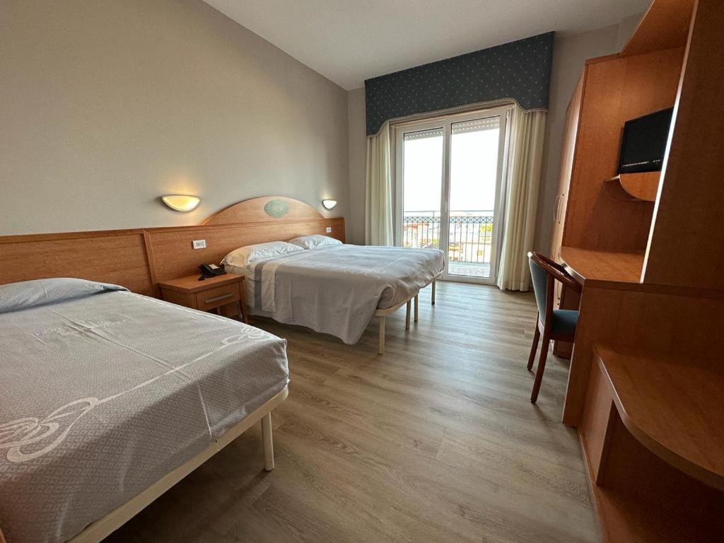Hotel Costa Verde ピネート エクステリア 写真