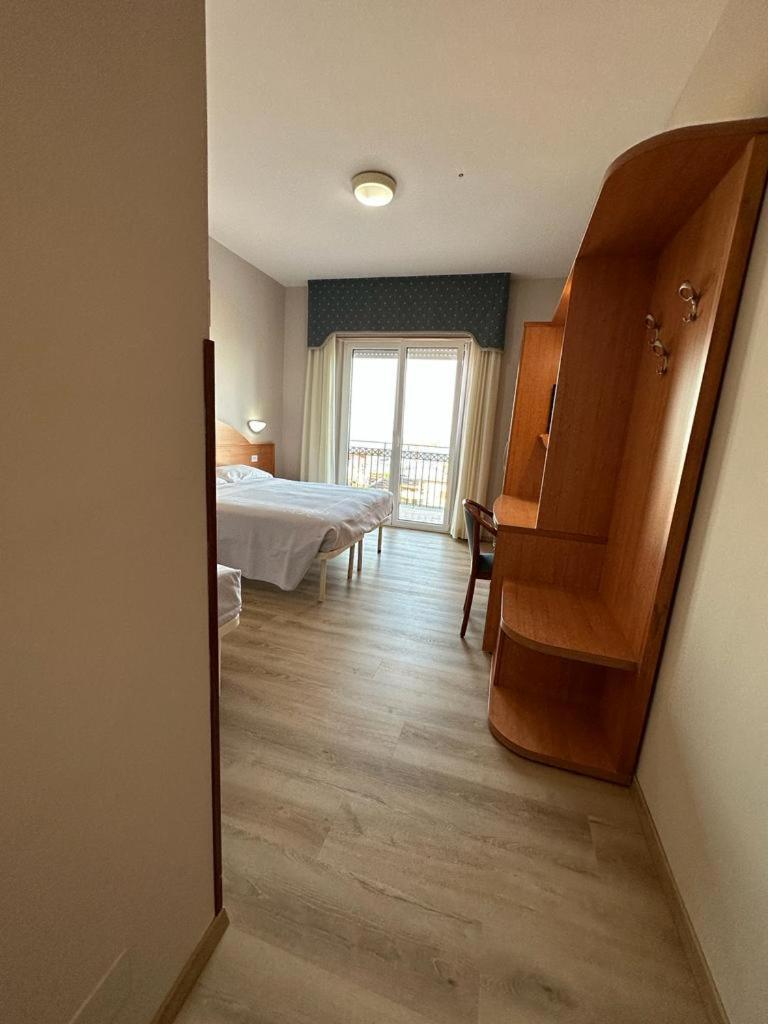 Hotel Costa Verde ピネート エクステリア 写真