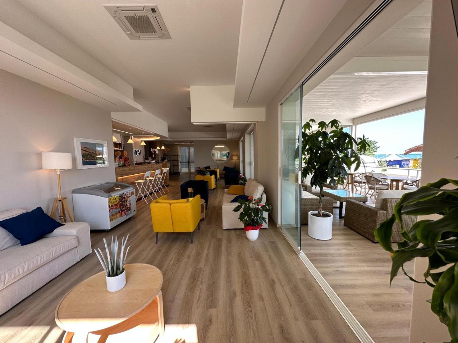 Hotel Costa Verde ピネート エクステリア 写真