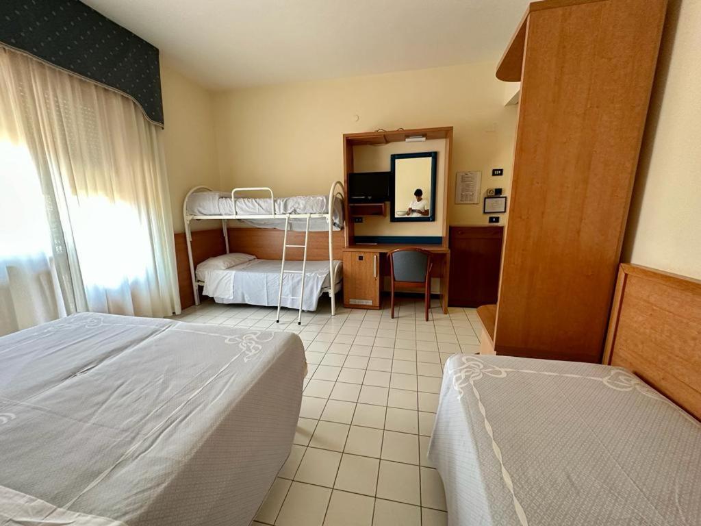 Hotel Costa Verde ピネート エクステリア 写真